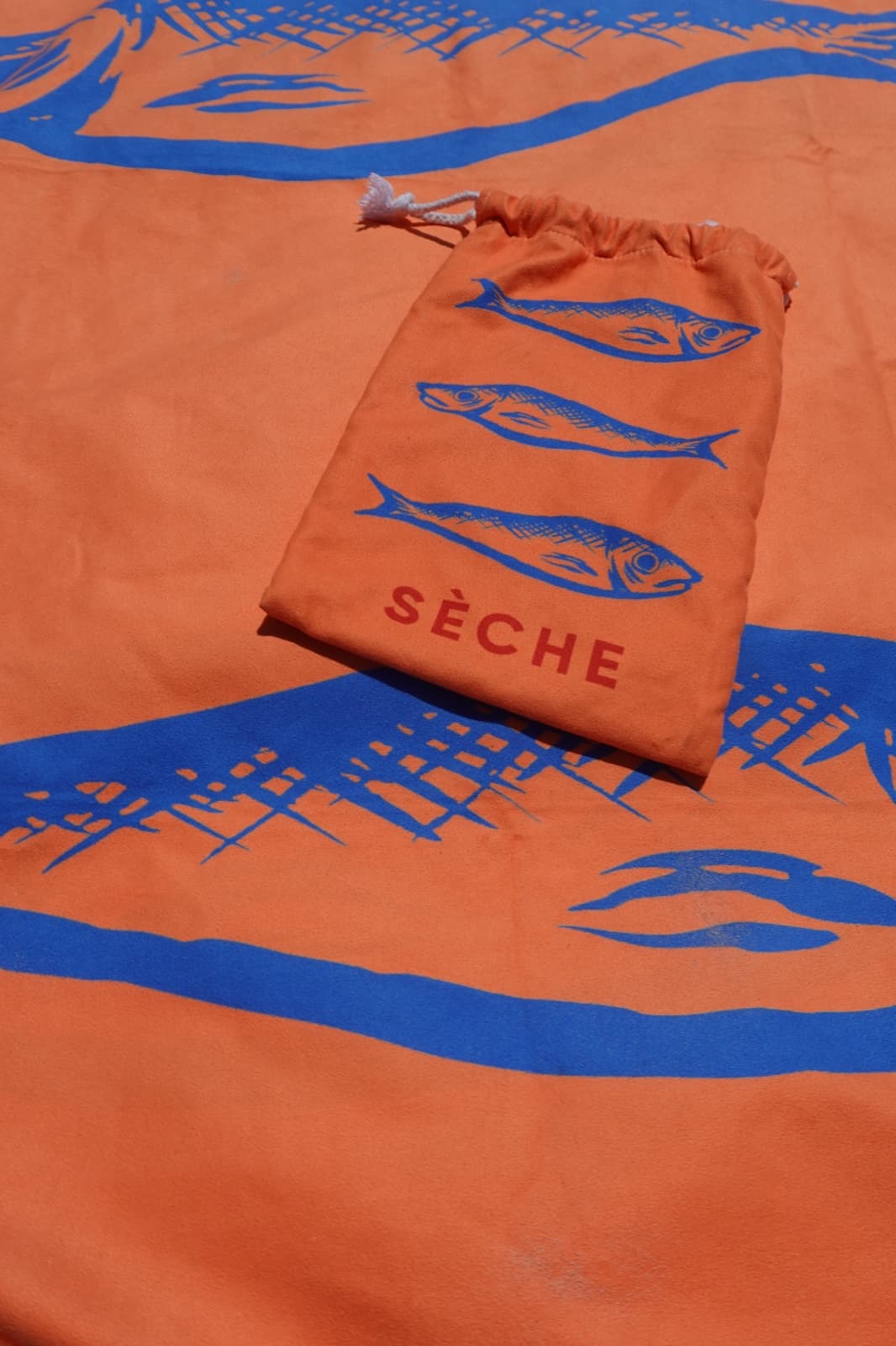 The matching Sardines pouch
