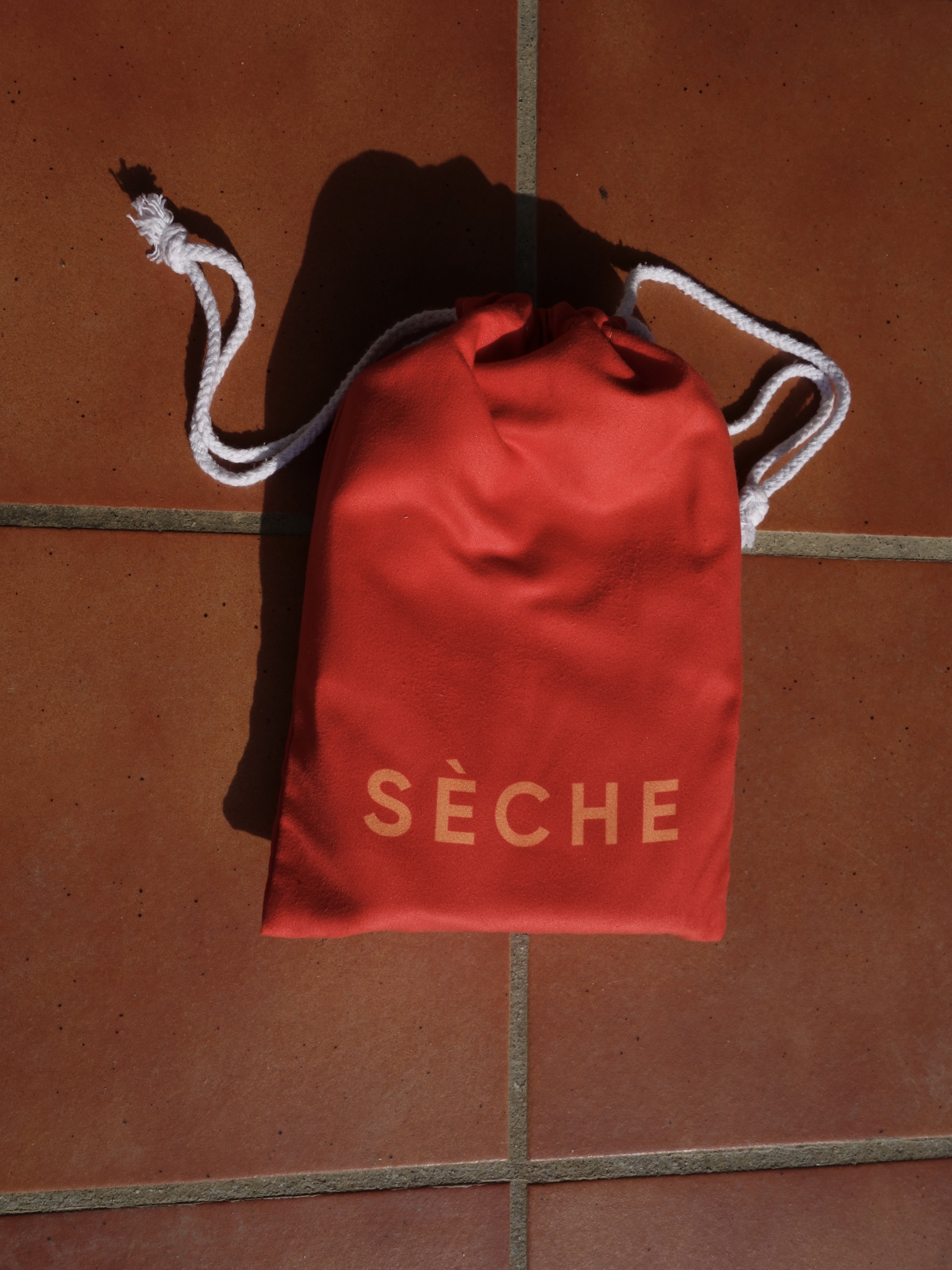 The matching Logo pouch